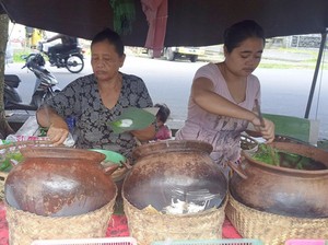 Mencicipi Bubur Sumsum Khas Bebandem, Harganya Cuma Rp 2.500!
