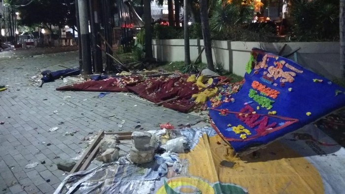 puluhan papan bunga rusak usai konser di gelar di sekitar Lapangan Merdeka, Kecamatan Medan Barat, Kota Medan, Sumatera Utara. Istimewa
