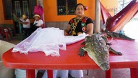 Dalam ritual kuno di San Pedro Huamelula yang sudah bercampur dengan Katolik, warga mendandani buaya dengan gaun pengantin putih ditambah pakaian warna-warni lainnya. Pernikahannya dengan pemimpin setempat melambangkan bersatunya manusia dengan dewa.