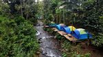 Sensasi Berkemah Tepi Sungai di Kebon Pitu Jombang