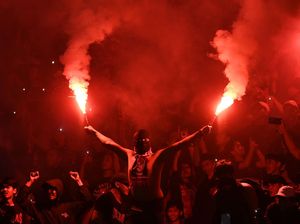 Sanksi Tegas Menanti Calo Tiket dan Pembawa Flare di Laga Persib