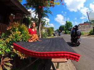 Tradisi Unik Suku Osing: Satu Desa Jemur Kasur Bareng-bareng