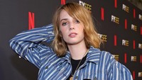 Maya Hawke merupakan aktris kelahiran 8 Juli 1988. (Foto: Getty Images for Netflix/Emma McIntyre)