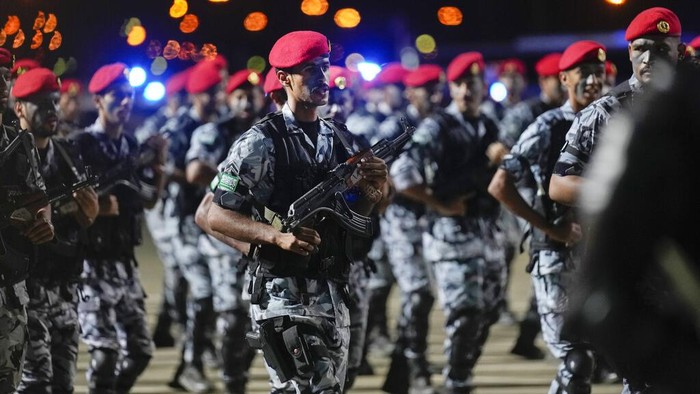 Members of the Saudi special forces perform in a military parade in preparation for the annual Hajj pilgrimage, in the Muslim holy city of Mecca, Saudi Arabia, Sunday, July 3, 2022. (AP Photo/Amr Nabil)