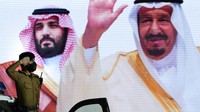 Raja Arab Saudi Salman dan Putra Mahkota Muhammad bin Salman hadir secara virtual dalam parade militer persiapan haji 2022.