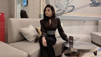 Pada waktu senggangnya, kulineran menjadi kegiatan favorit Intan. Menyambangi kafe mewah bergaya elegan, Intan tampak menikmati waktu istirahatnya.Foto: Instagram/intan_nallendra