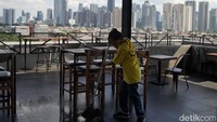 Di sisi lain sektor ekonomi juga mulai menggeliat di tengah naiknya aktivitas ekspor dan impor. Konsumsi listrik industri dan indeks manufaktur pun meningkat, yang artinya industri mulai berkembang kembali.