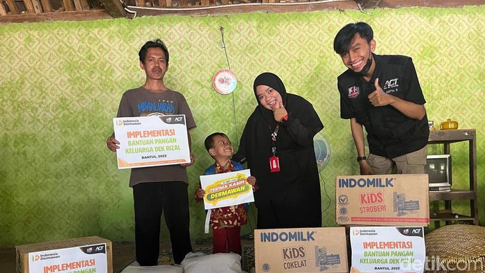 Suharno menerima bantuan dari ACT