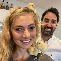 Ketika aku kecil, aku melakukan semua jenis tarian dan aku sangat ingin jadi balerina. Tapi kemudian aku sadar aku punya peternakan yang indah, mengapa tidak mencoba jadi peternak sapi perah? katanya dilansir Daily Star. Foto: Instagram @jerseycowgirl