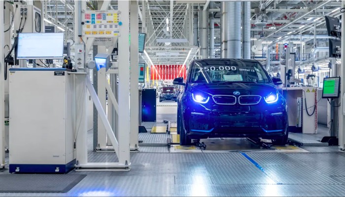 BMW akhiri produksi i3 BMW akhiri produksi i3