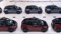 Coba menjawab rasa kangen para penggila mobil listrik BMW, produsen raksasa otomotif mobil asal Jerman ini bakal merilis edisi terbatas dari BMW i3 yang disapa HomeRun Edition. Foto: Pool (BMW/Autoblog)