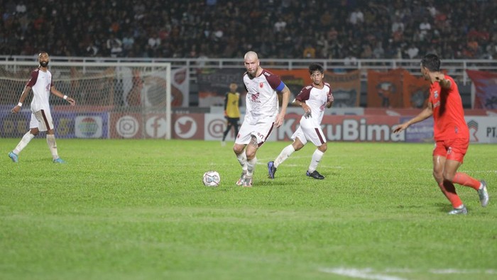 Borneo FC mengalahkan PSM Makassar dengan skor 2-1 sekaligus lolos ke babak semifinal Piala Presiden 2022.
