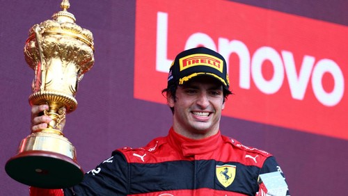 NORTHAMPTON, ENGLAND - JULY 03: Race winner Carlos Sainz of Spain and Ferrari celebrates on the podium during the F1 Grand Prix of Great Britain at Silverstone on July 03, 2022 in Northampton, England. (Photo by Clive Rose/Getty Images)