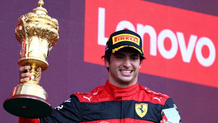NORTHAMPTON, ENGLAND - JULY 03: Race winner Carlos Sainz of Spain and Ferrari celebrates on the podium during the F1 Grand Prix of Great Britain at Silverstone on July 03, 2022 in Northampton, England. (Photo by Clive Rose/Getty Images)