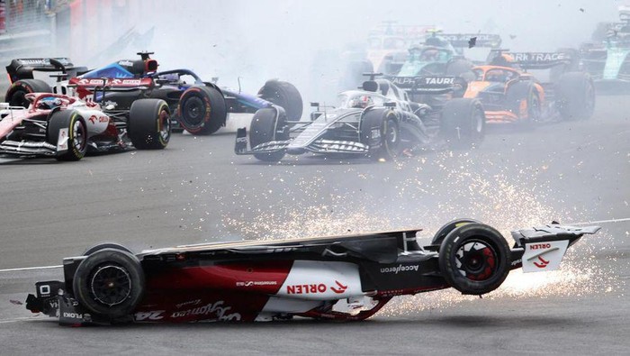 Formula One F1 - British Grand Prix - Silverstone Circuit, Silverstone, Britain - July 3, 2022 Alfa Romeos Guanyu Zhou crashes out at the start of the race REUTERS/Molly Darlington     TPX IMAGES OF THE DAY