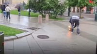 Aksi kelompok anti-Islam itu membakar Alquran di persimpangan jalan di Mortensrud di pinggiran Kota Oslo pada Sabtu 2 Juli lalu Lokasi aksi itu ditinggali banyak warga Muslim.