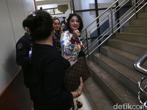 Kata Dewi Perssik soal Wajah Disorot Usai Rizky Billar Jadi Gorgeous Dad