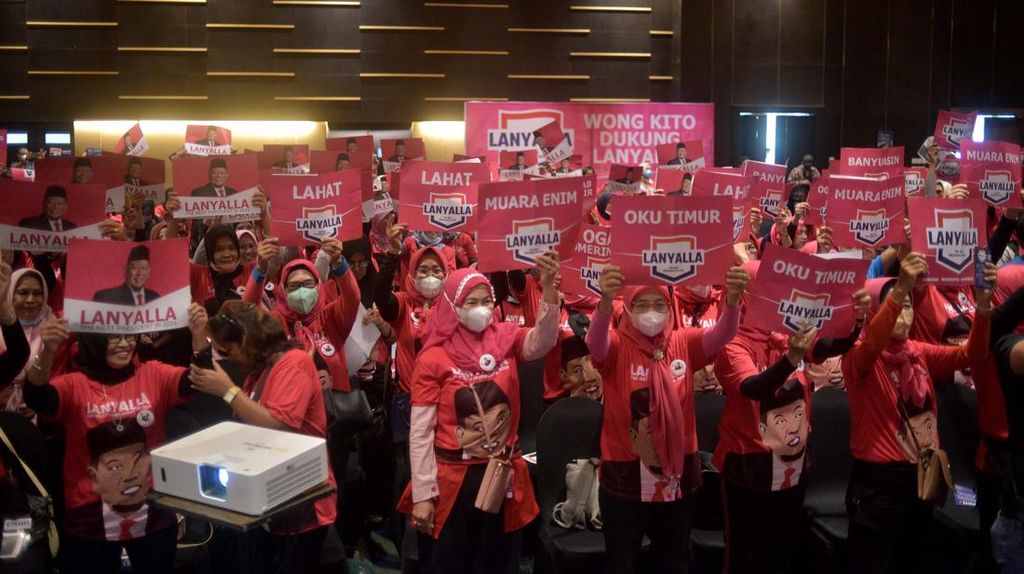 Emak-emak Berbaju Pink Kumpul di Palembang, Ngapain?