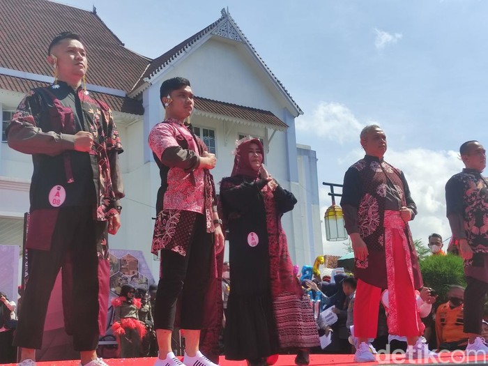 Fashion Show Batik Cianjuran Sambut Hari Jadi Cianjur (HJC) ke-345