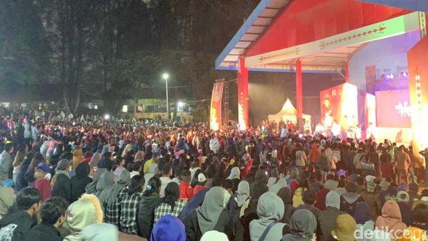 Festival bunga dan buah di Karo