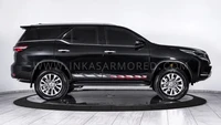 Toyota Fortuner antipeluru ini memiliki tingkat lapis baja CEN 1063 BR6.  Foto: Dok. INKAS Armored