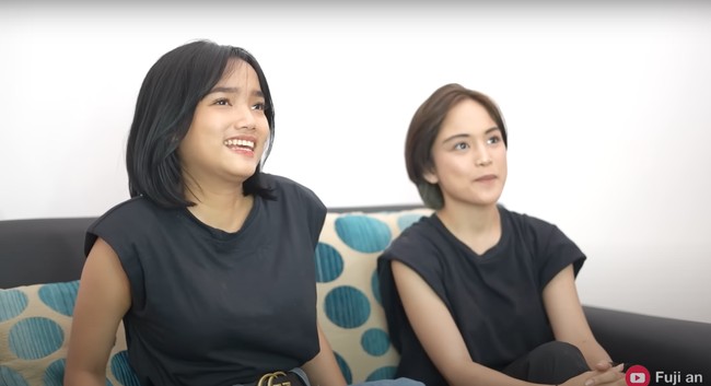 Nama Jeje belakangan tengah menjadi sorotan karena videonya yang viral di TikTok. Jeje disebut-sebut memiliki kemiripan dengan Fuji. Beberapa waktu lalu keduanya pun berkesempatan untuk bertemu secara langsung. Foto: dok. YouTube/Fuji an