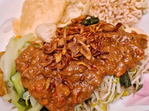Apa Bedanya Lotek, Gado-Gado dan Pecel? Bahan dan Cara Membuatnya