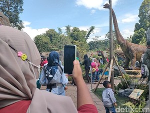 Menjelajah Dunia Dinosaurus Lewat Virtual Reality