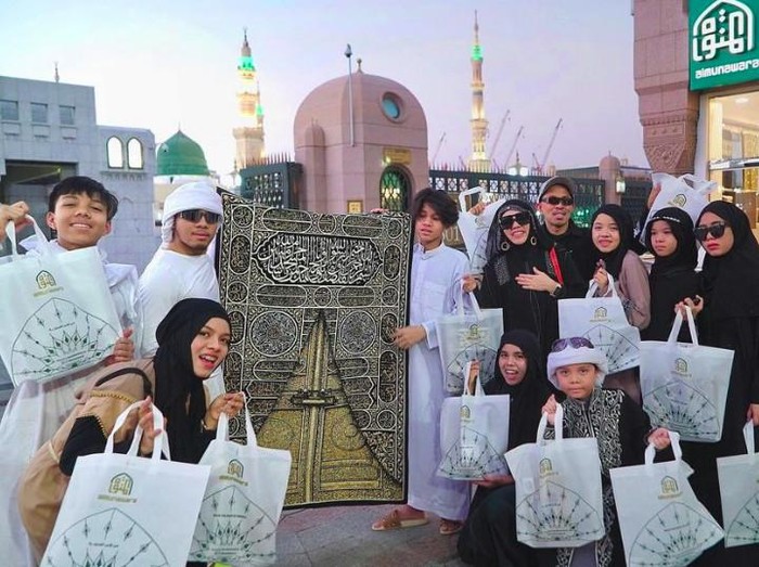 gen halilintar menuliskan bakal pulang ke Indonesia.