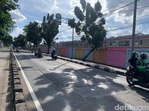 Warga: Kecelakaan Kerap Terjadi di Jalan Jatinegara yang Bergelombang