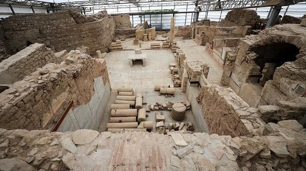 Diperkirakan masih ada ribuan benda-benda peninggalan kota Ephesus yang masih tertimbun, dan perlu digali. 