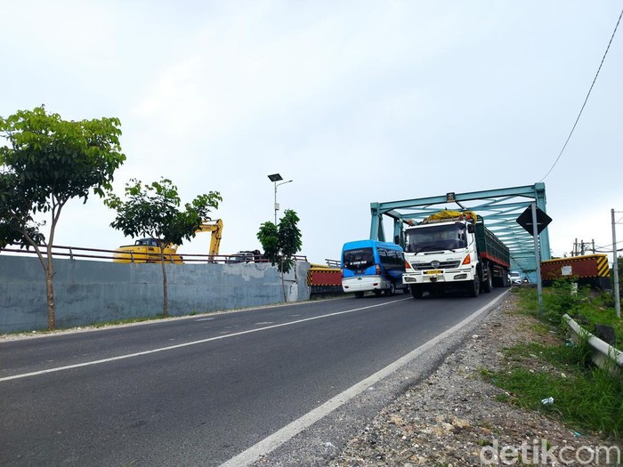 Jembatan Sembayat lama Gresik jadi kontra flow