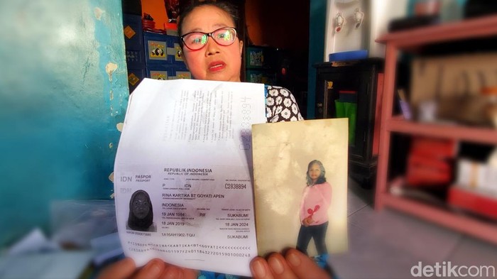 Keluarga RK (36) Tenaga Kerja Wanita (TKW) asal Kelurahan/Kecamatan Palabuhanratu, Kabupaten Sukabumi.
