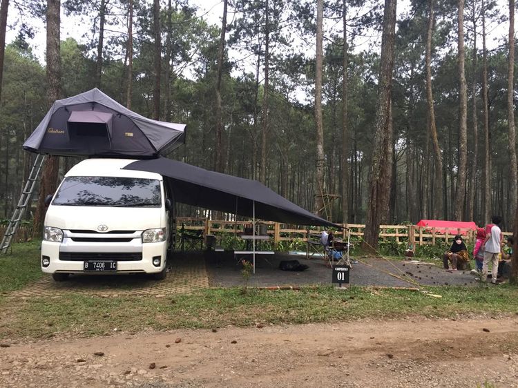 Kemping Ala Sultan, Naik Campervan di Lembang Bandung