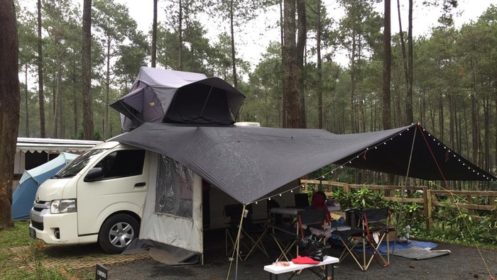 Kemah dengan Campervan