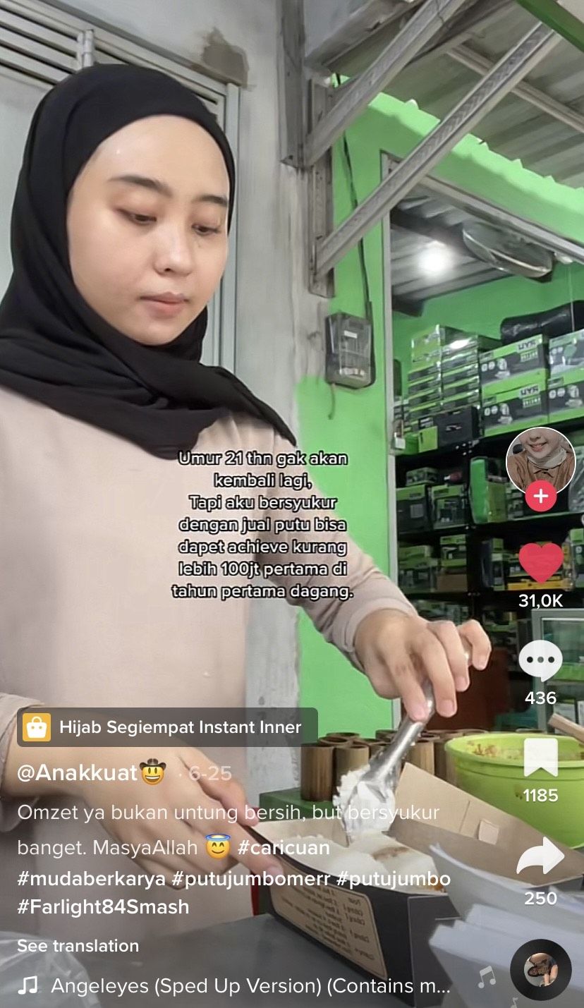 Keren! Wanita 21 Tahun Ini Raup Omzet 100 Juta dari Jualan Putu