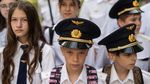 Ketika Anak-anak Ukraina Jadi Kondektur Lokomotif Uap
