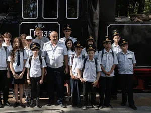 Ketika Anak-anak Ukraina Jadi Kondektur Lokomotif Uap