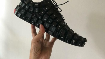 Sepatu pun ditempel keyboard oleh Alfaz Syam. Foto: skatesuckers via Bored Panda