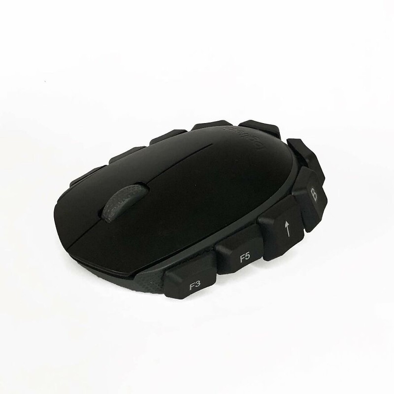 Seniman Alfaz Syam membuat berbagai benda dengan aksesoris keyboard. Keyboard disulap menjadi beragam benda menarik ini.