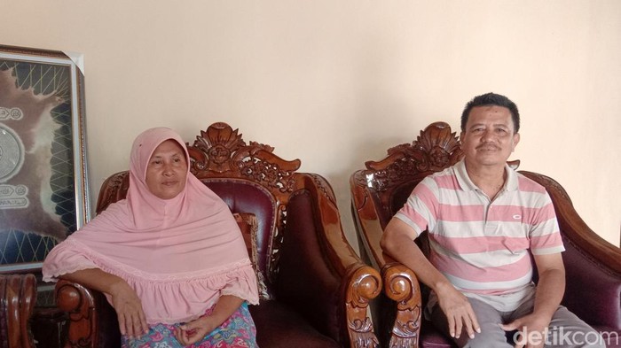 Keluarga korban pesawat Lion Air di Pati, Senin (4/7/2022)