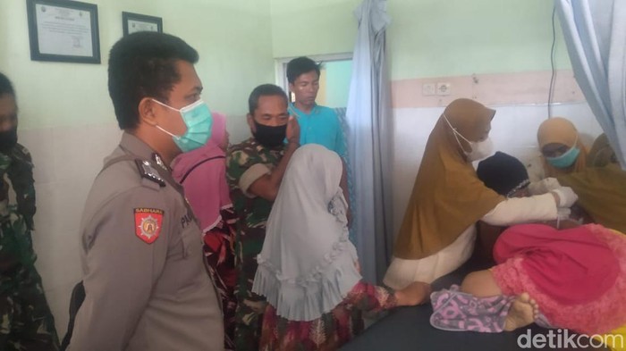 Korban saat dibawa ke puskesmas setempat