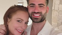 Lalu pada 2 Juli 2022, Lindsay Lohan mengunggah foto ke Instagram dan mengumumkan dirinya sudah resmi menikah dengan Bader Shammas. (Foto: dok. Instagram @lindsaylohan)  