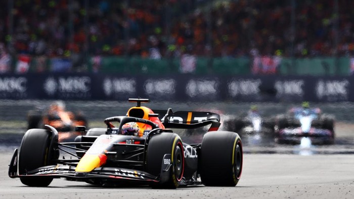 NORTHAMPTON, ENGLAND - JULY 03: Max Verstappen of the Netherlands driving the (1) Oracle Red Bull Racing RB18 on track during the F1 Grand Prix of Great Britain at Silverstone on July 03, 2022 in Northampton, England. (Photo by Clive Rose/Getty Images)