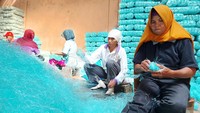 Setelah kering, mie soun siap untuk dikemas ke dalam plastik.