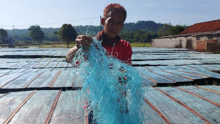 Melihat Pembuatan Mie Soun Hijau di Banyumas Sohun atau soun adalah mie halus yang dibuat dari pati. Pembuatannya pun melewati sejumlah tahapan, seperti yang dilakukan pabrik mie soun Ketela Mas, Banyumas, Jawa Tengah.