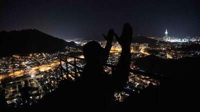 Antusias Jemaah Haji Kunjungi Jabal Nur dan Gua Hira