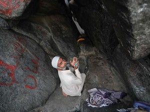 Jauh-jauh ke Gua Hira di Arab Saudi, eh Ketemu Tulisan Depok