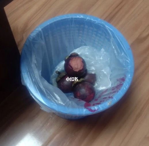Netizen China salah makan manggis, digigit bukan dikupas.