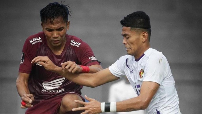 Pemain PSM Makassar Bryan Cesar Ramadhan melelang jerseynya untuk pengobatan sahabatnya.